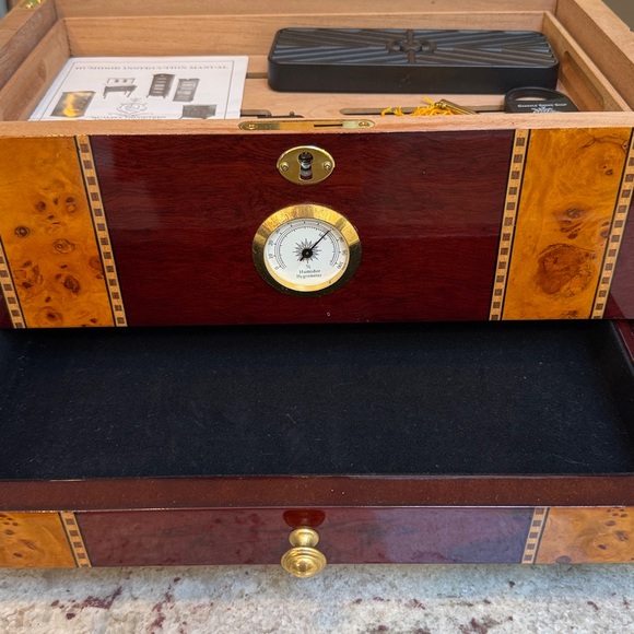 Rosewood Solana Cigar Humidor Spanish Cedar Interior - Picture 12 of 15